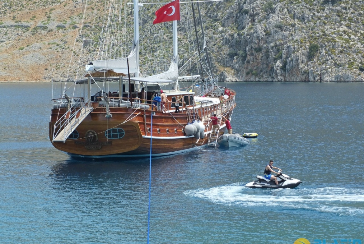 Yacht Kaptan Mehmet Bugra 8 Cabins 34 Meters Yacht Charter Turkey