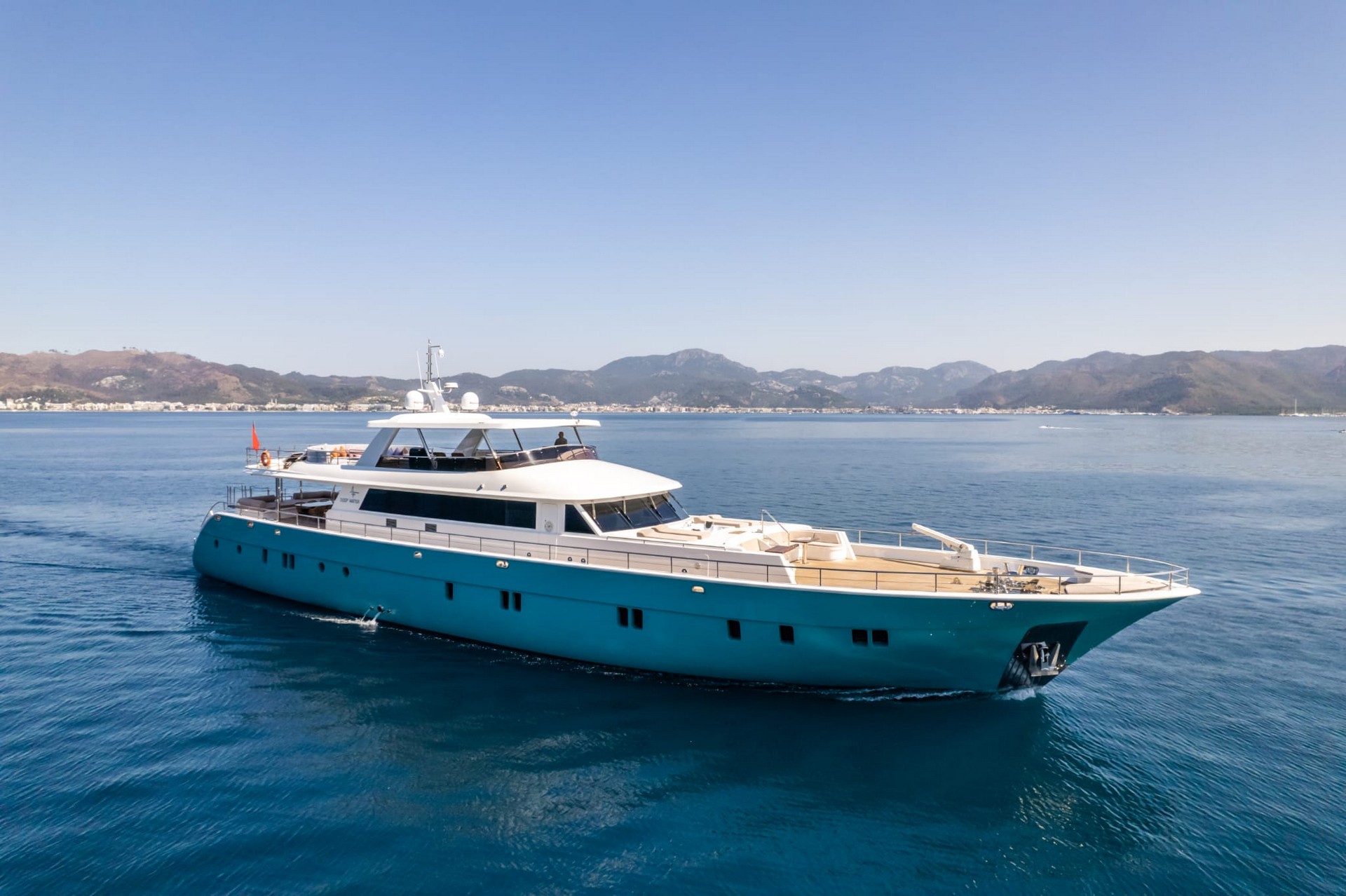 motoryacht charter